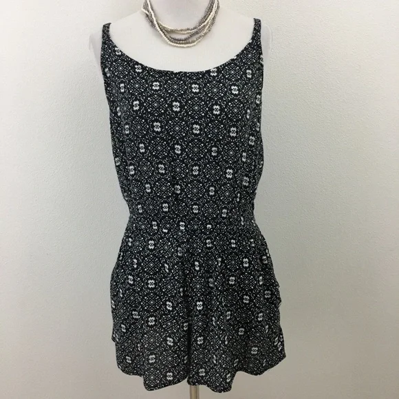 Shorts Romper with Pockets - Picture 3 of 10